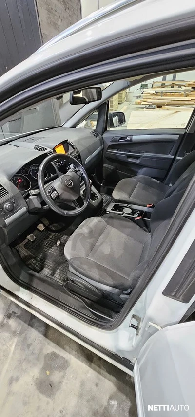 Opel Zafira 2011, photo 7/10