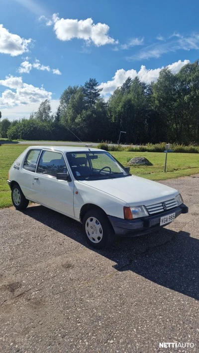 Peugeot 205 1987, kuva 2/10