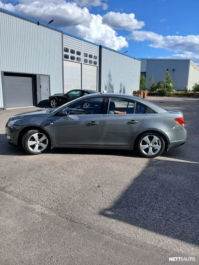 Chevrolet Cruze 4-ov LT 1,8 104kW AT6 2011, photo 2/22