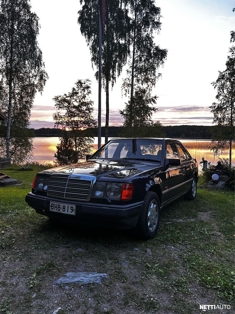 Mercedes-Benz 260