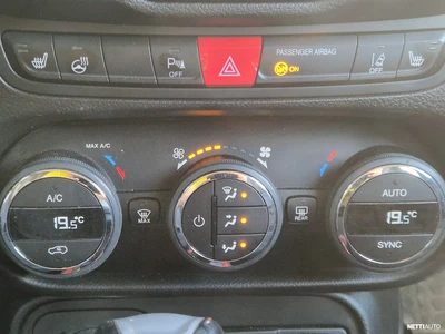 Jeep Renegade 2015, kuva 6/10