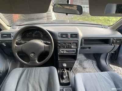 Opel Vectra 1992, kuva 3/12