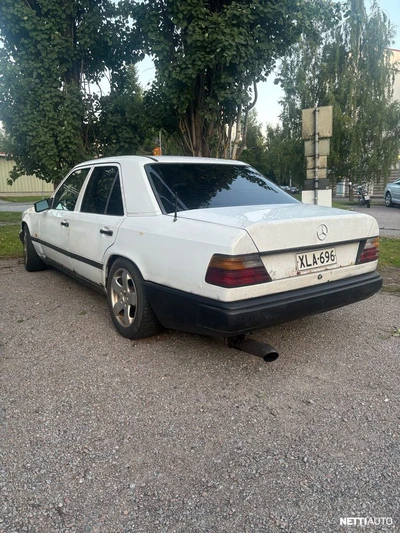 Mercedes-Benz 300 1987, photo 5/5