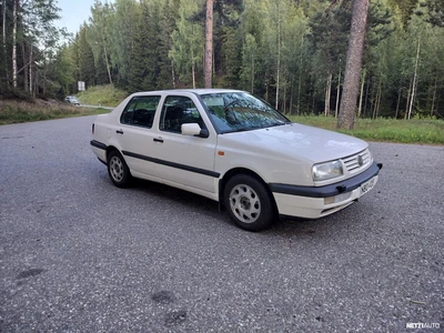 Volkswagen Vento 1996, photo 7/10
