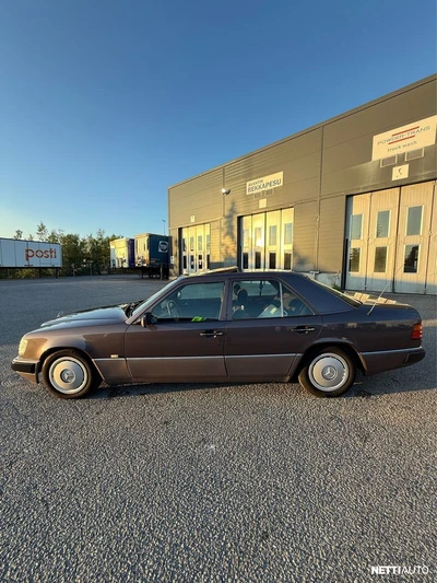 Mercedes-Benz E 1991, photo 3/15