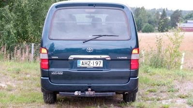 Toyota Hiace 2,5 D-4D 117 5ov 4WD pitkä 2009, kuva 6/20