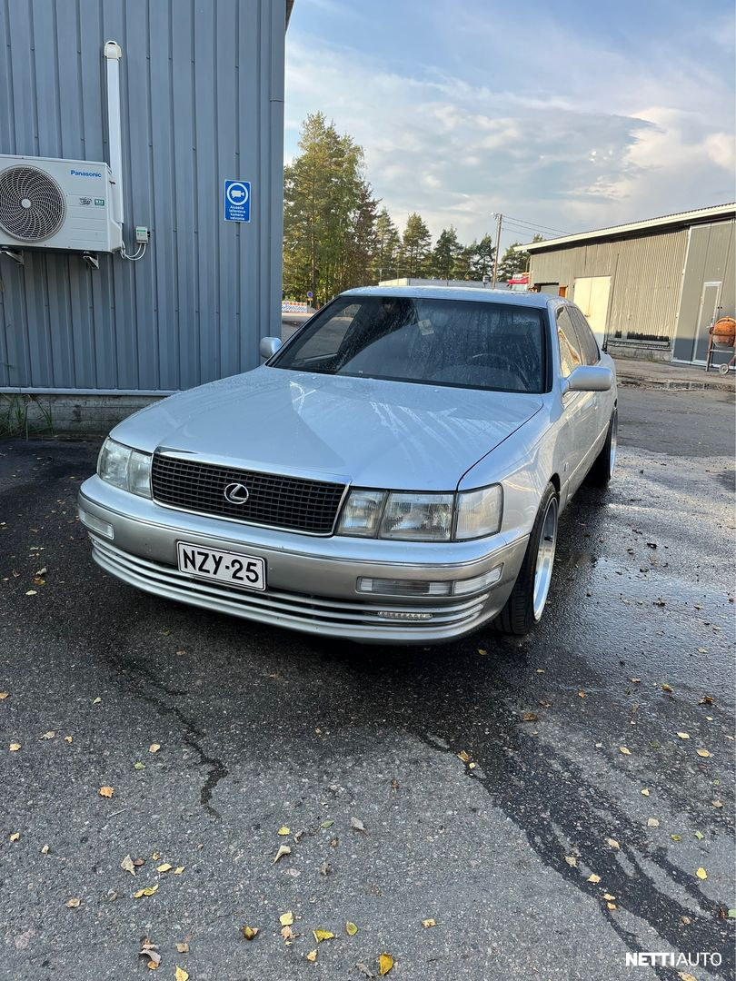 Lexus LS