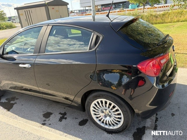 Alfa Romeo Giulietta 2011, kuva 6/23