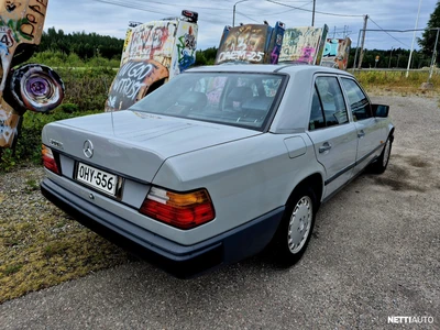 Mercedes-Benz E 1986, photo 6/11