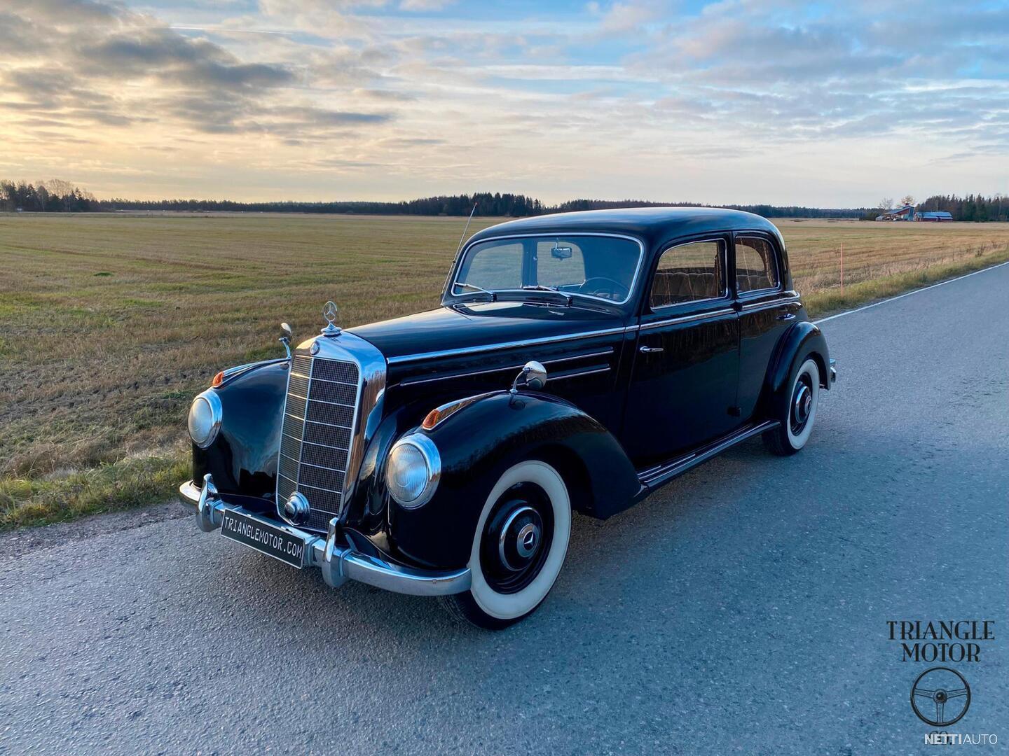 Mercedes-Benz 220