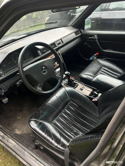 Mercedes-Benz 300 1989, photo 4/5