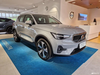 Volvo XC40 2024, photo 2/10
