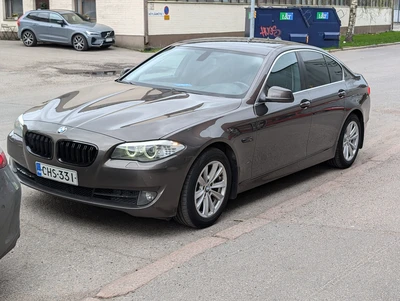 BMW 520 A F10 Sedan Business 2010, kuva 2/10