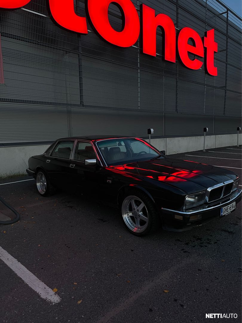 Jaguar XJ40