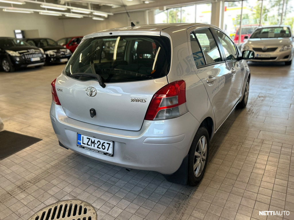 Toyota Yaris 2011, photo 3/13