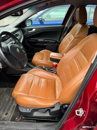 Alfa Romeo Giulietta 2011, kuva 5/8