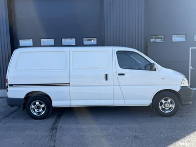 Toyota Hiace 2010, photo 5/16
