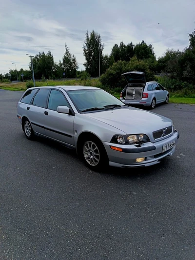 Volvo V40 2001, kuva 1/10