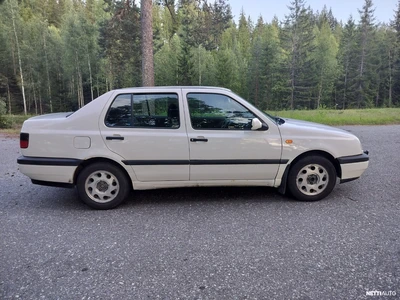 Volkswagen Vento 1996, photo 6/10