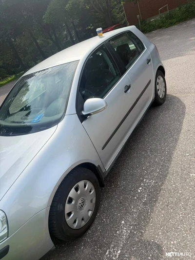 Volkswagen Golf 1,6 75 kW Sportline 4d 2005, photo 7/13