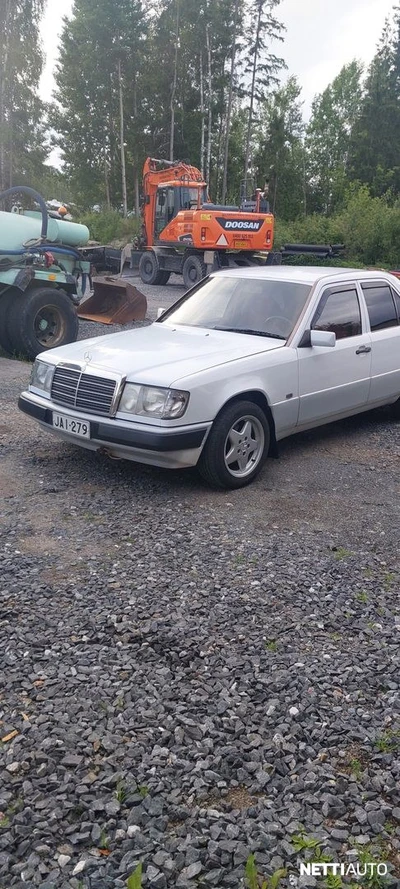 Mercedes-Benz 200 1989, kuva 4/10