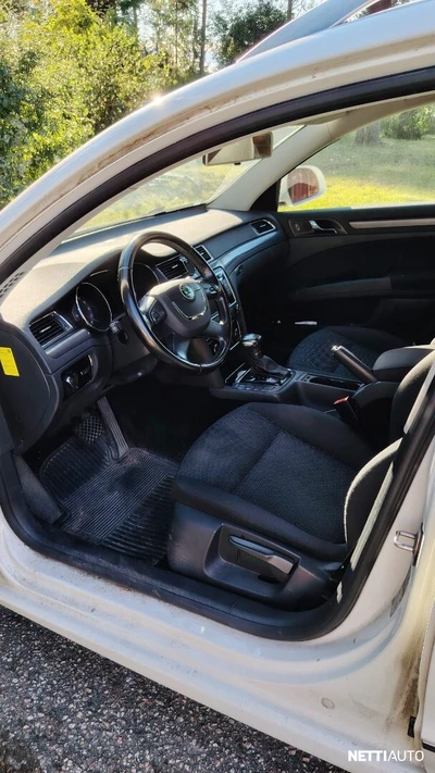Skoda Superb 2011, kuva 7/10