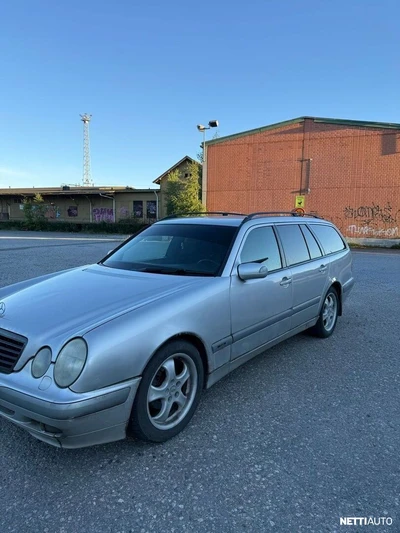 Mercedes-Benz 220 2003, kuva 2/11