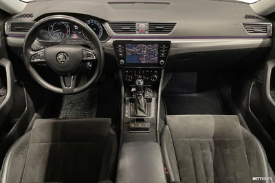 Skoda Superb 2018, photo 7/31