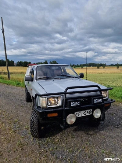 Toyota Hilux 1990, kuva 2/10