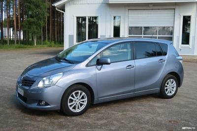 Toyota Verso 2011, photo 2/10