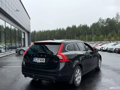 Volvo V60 T3 Momentum 2012, photo 3/18