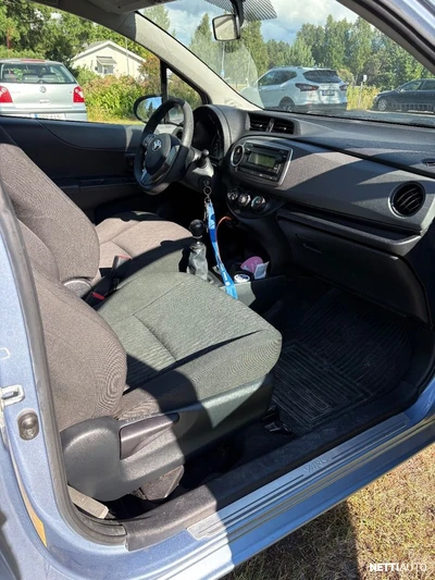 Toyota Yaris 2012, photo 6/13