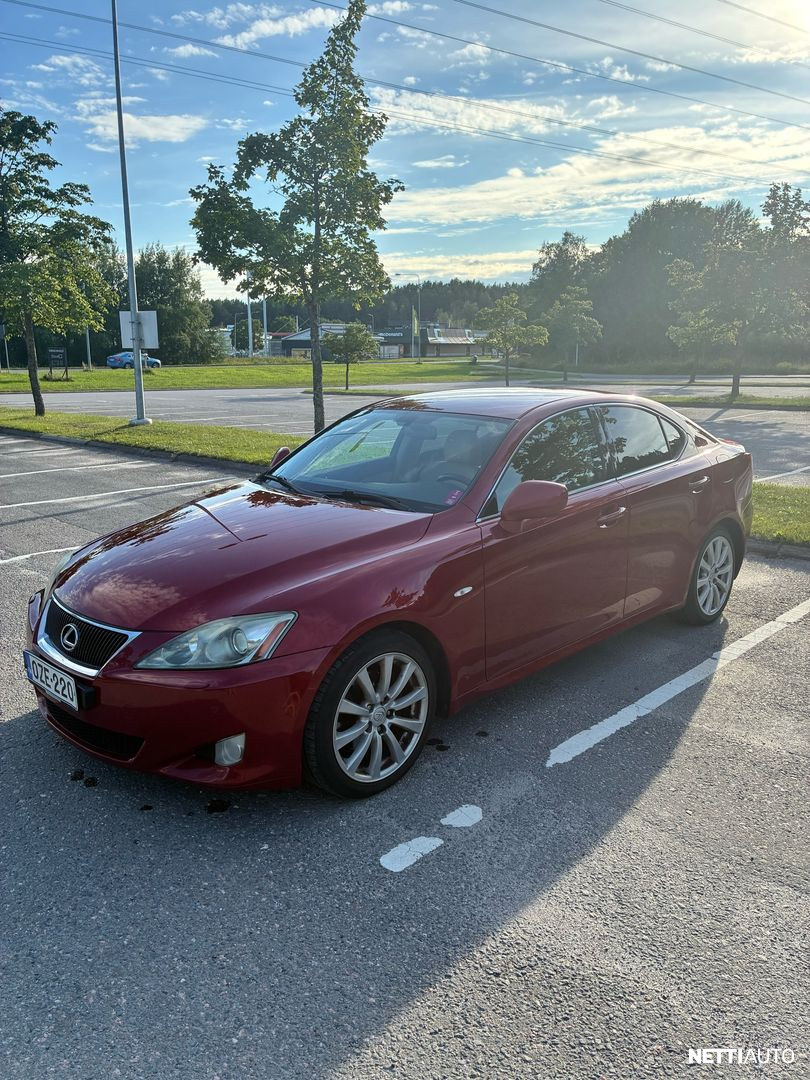 Lexus IS