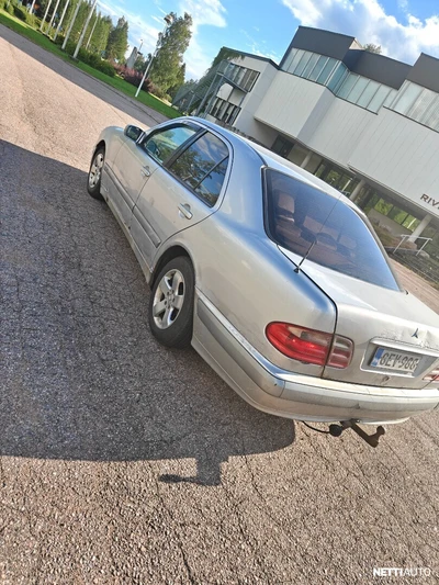 Mercedes-Benz E 200 2002, kuva 1/9