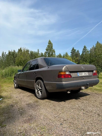 Mercedes-Benz 200 E 2,0 16V (124) 4d 1992, photo 1/11