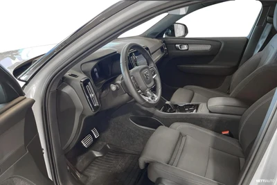 Volvo XC40 2022, photo 4/7