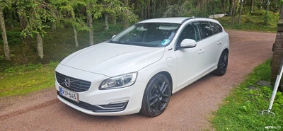 Volvo V60 2015, photo 1/16