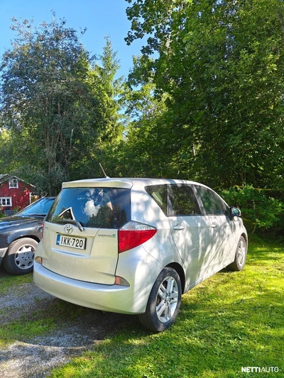 Toyota Verso-S 2011, photo 5/13