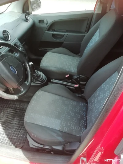 Ford Fiesta 1,3i 60hv Comfort 5d 2004, photo 3/6