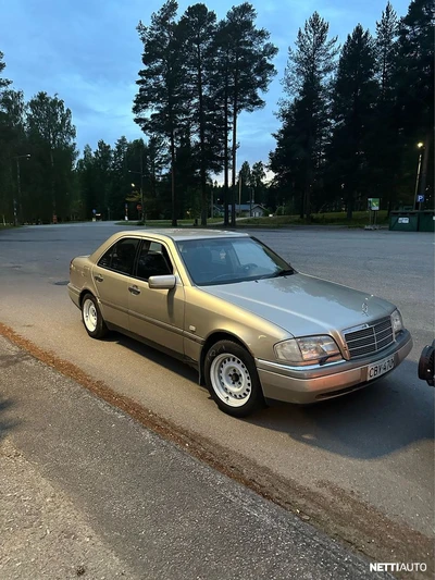 Mercedes-Benz C 1996, photo 1/3