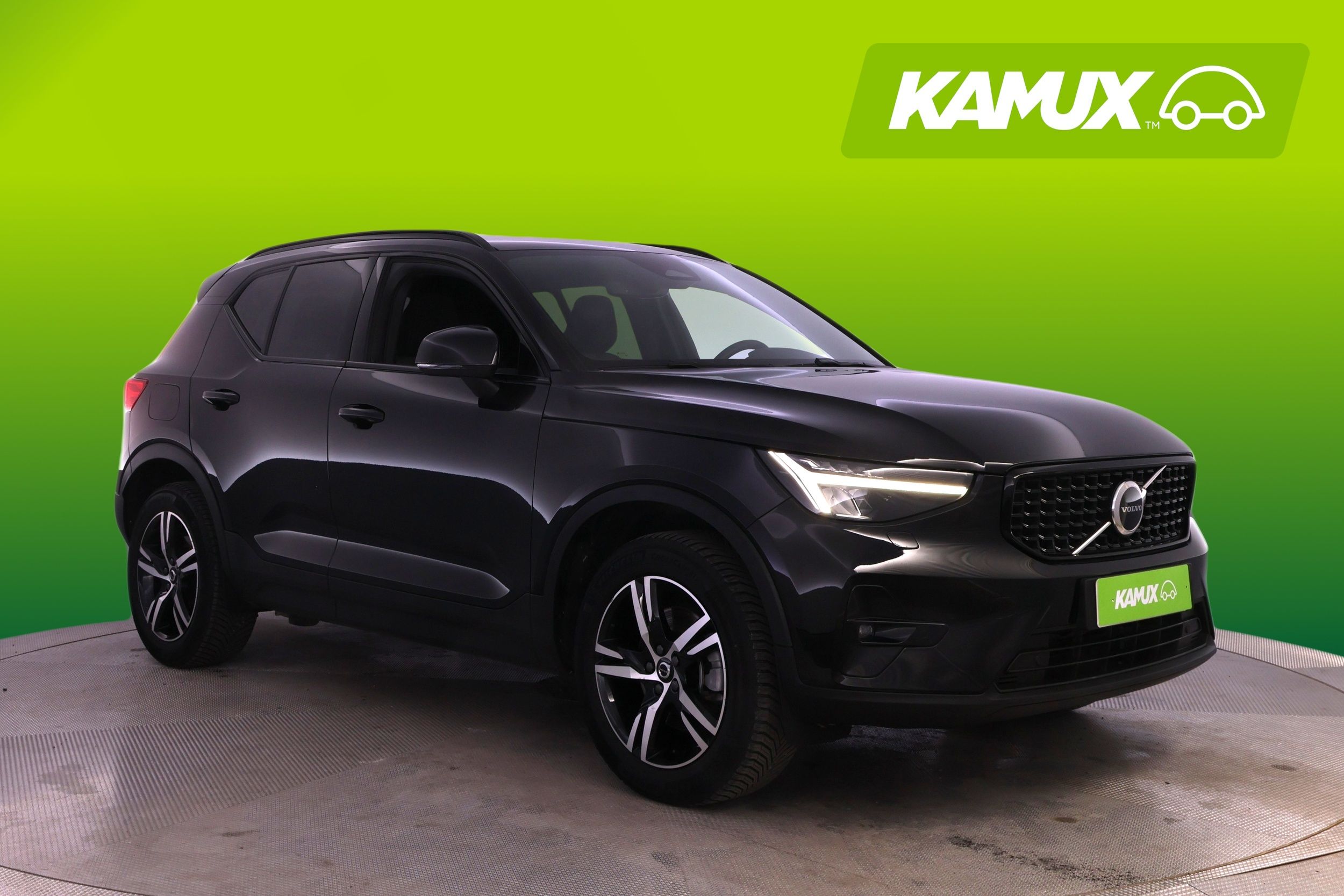 Volvo XC40 B3 MHEV Business Plus Dark