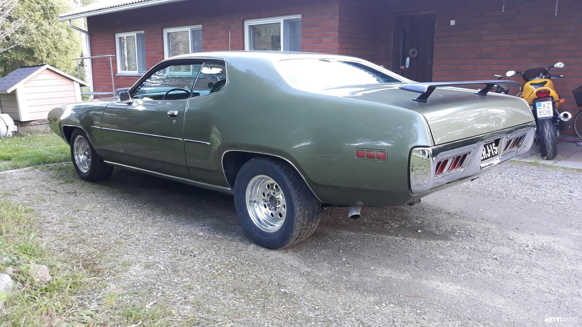 Plymouth Satellite