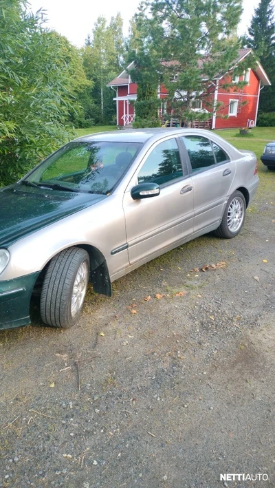 Mercedes-Benz 200 2003, kuva 2/8