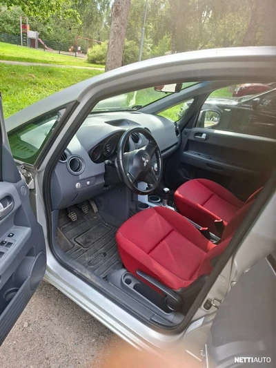 Mitsubishi Colt 2004, kuva 6/9