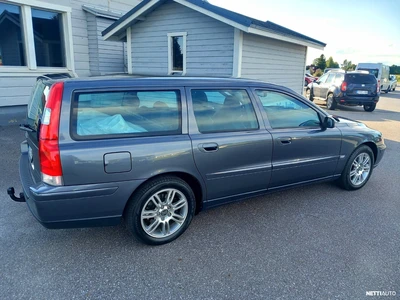 Volvo V70 2.5T 210hv Bensa Autom.Farm. 2006, kuva 6/27