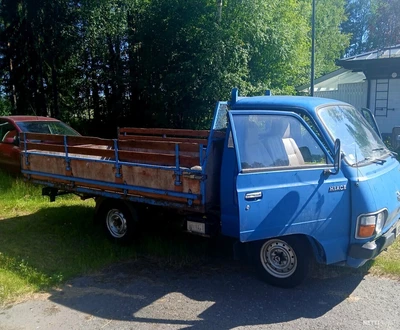 Toyota Hiace 1983, photo 2/10