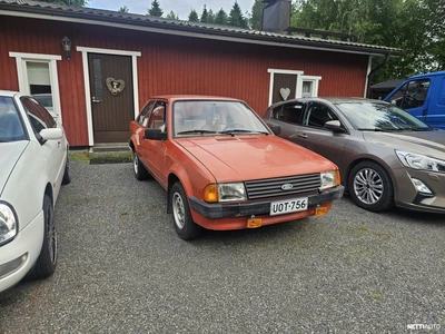 Ford Escort 1982, photo 2/13