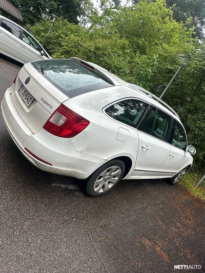 Skoda Superb 2011, kuva 2/5
