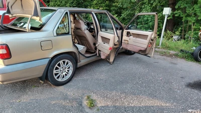 Volvo 850 2,4 20V 4d 1993, photo 2/16