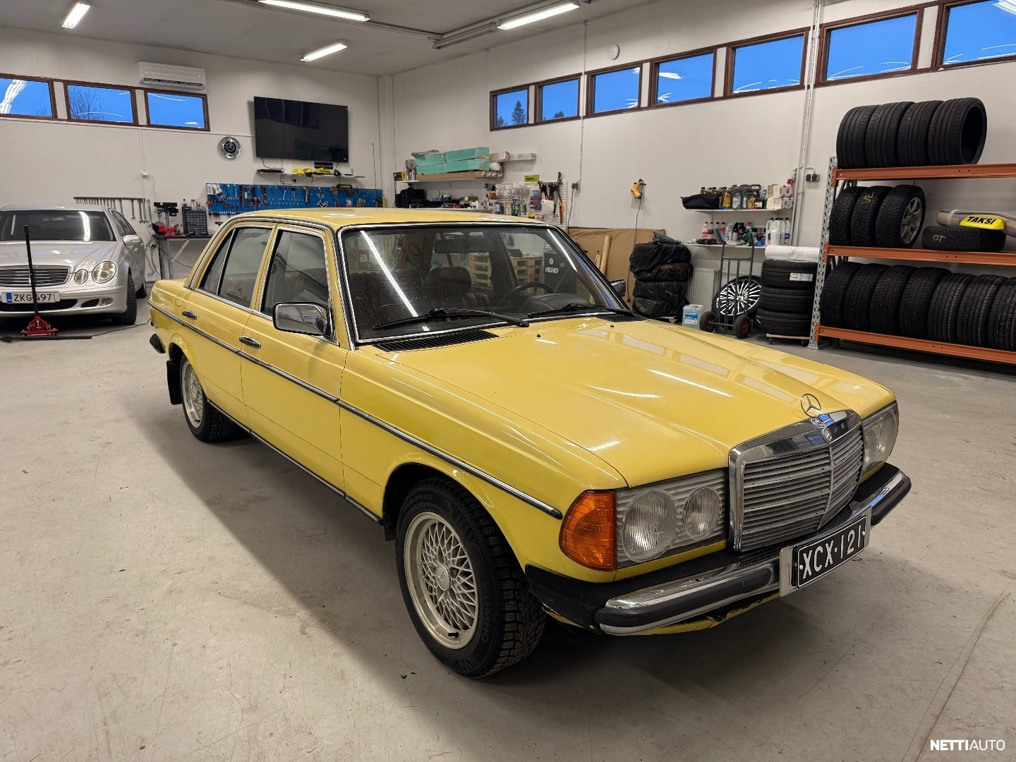 Mercedes-Benz 230